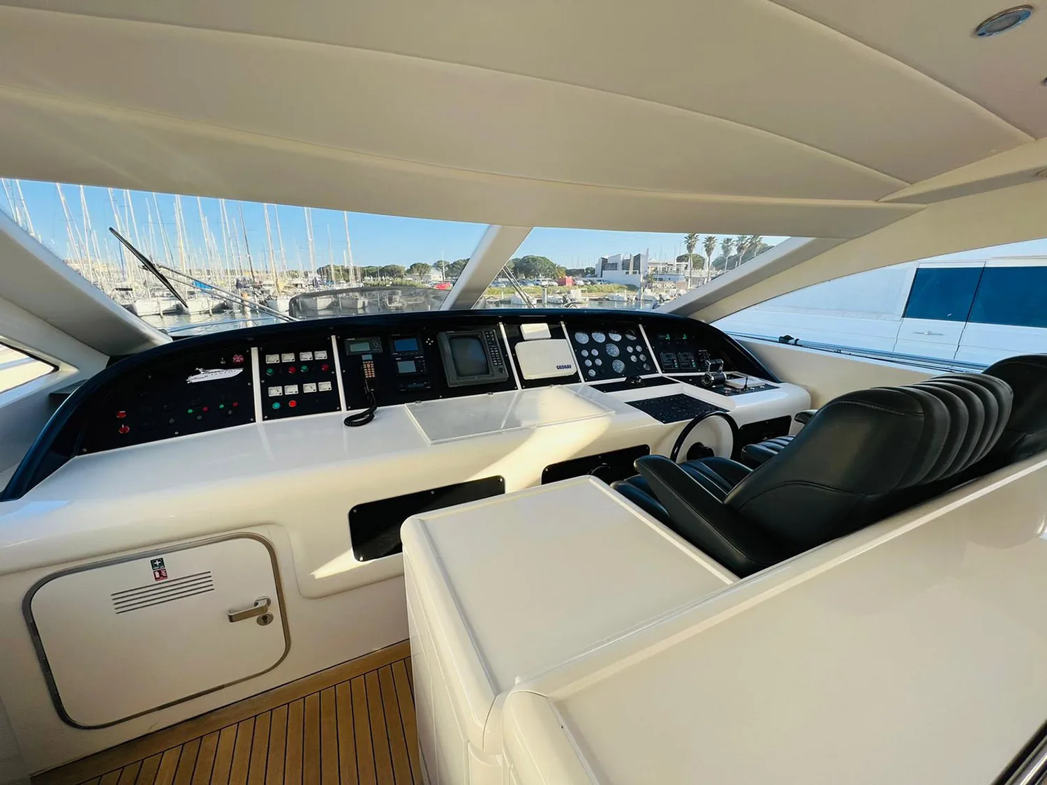 HELIOS - photo 13 location yacht Saint-Tropez