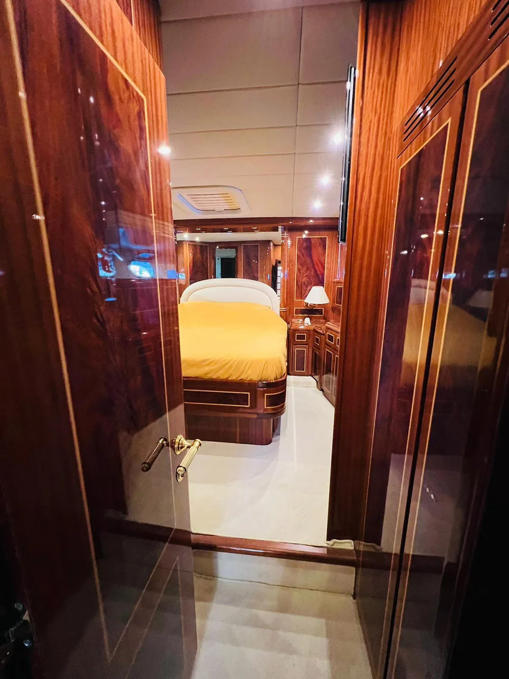 HELIOS - photo 18 location yacht Saint-Tropez