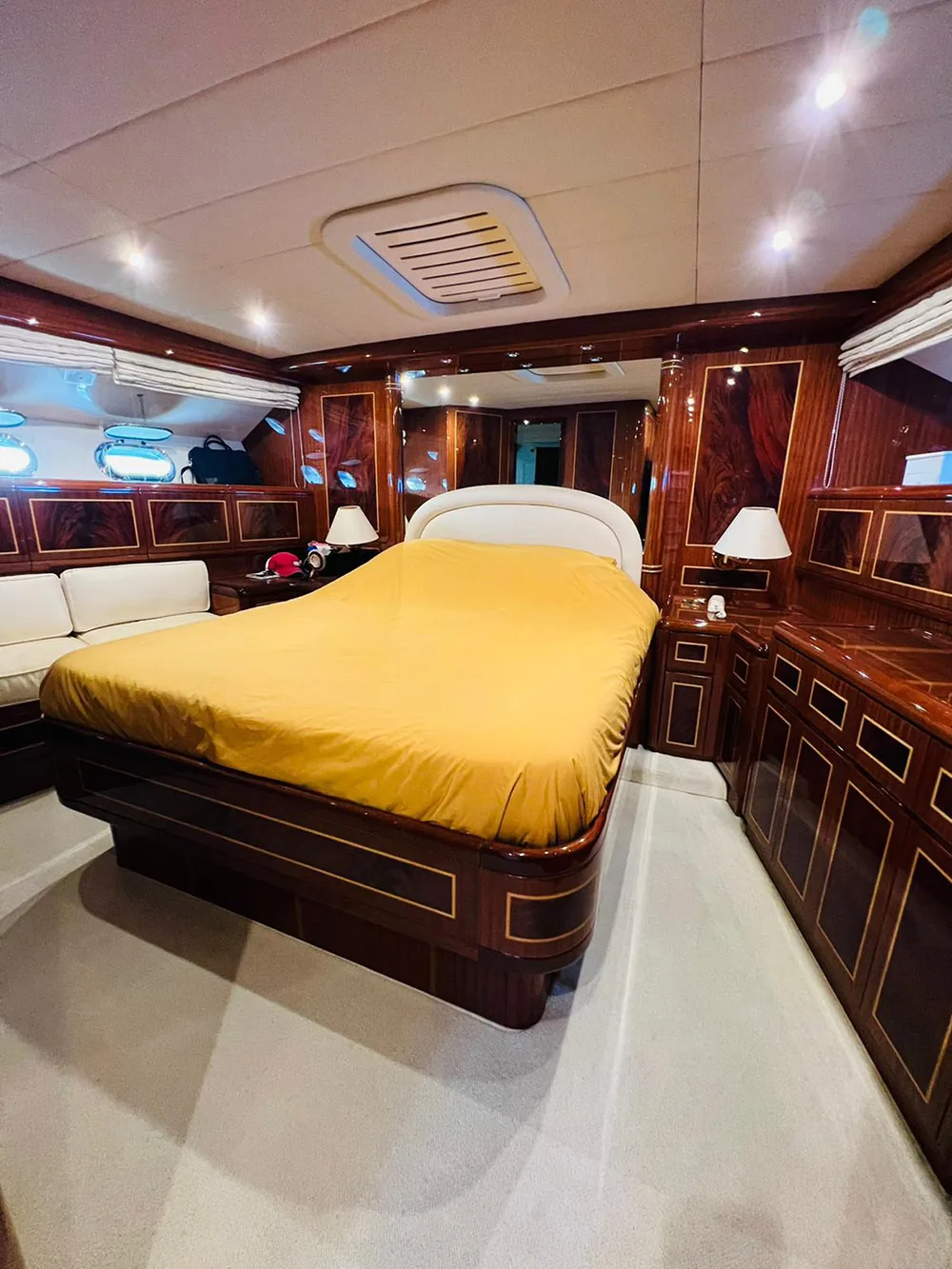 HELIOS - photo 19 location yacht Saint-Tropez