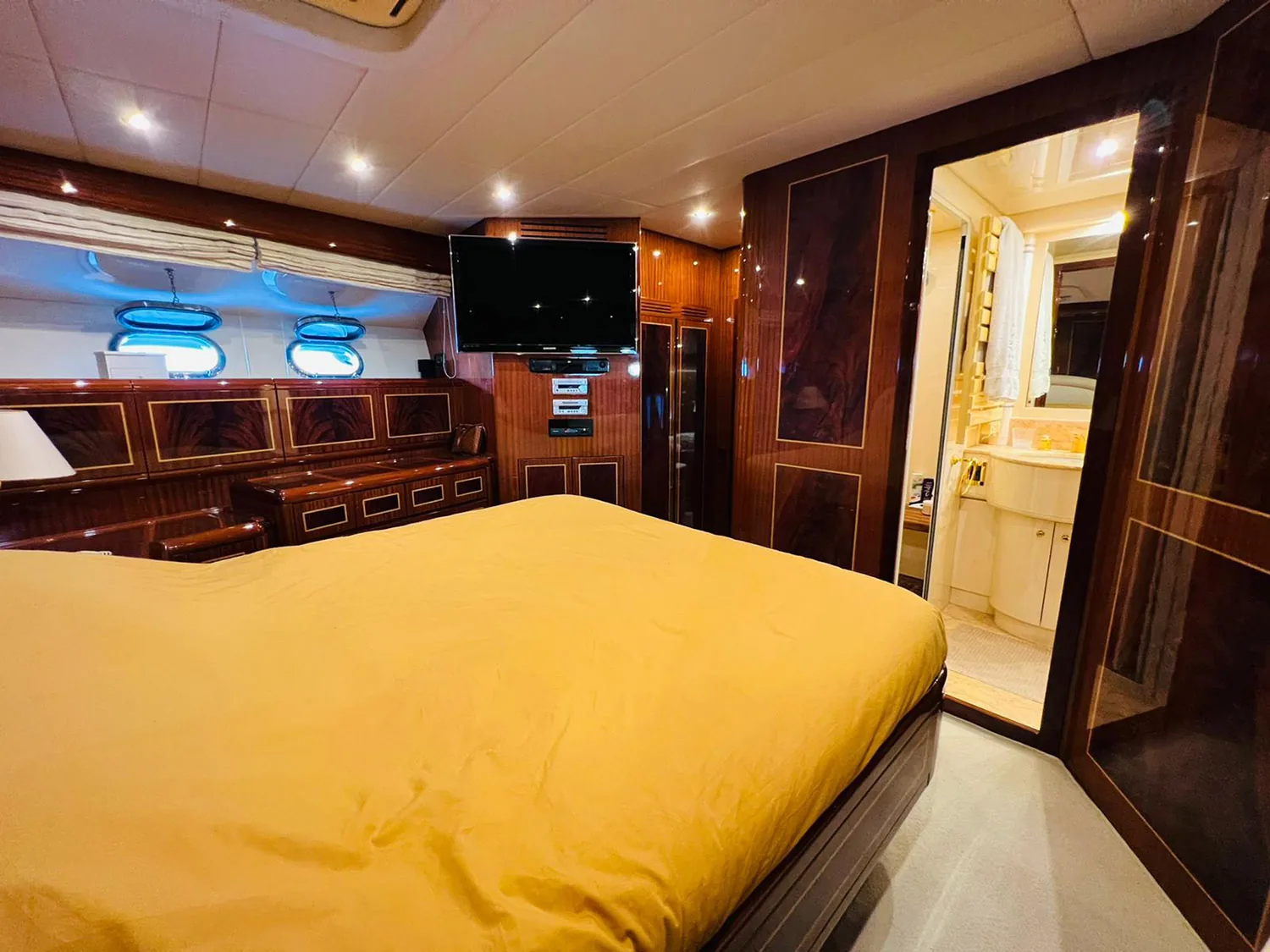 HELIOS - photo 20 location yacht Saint-Tropez