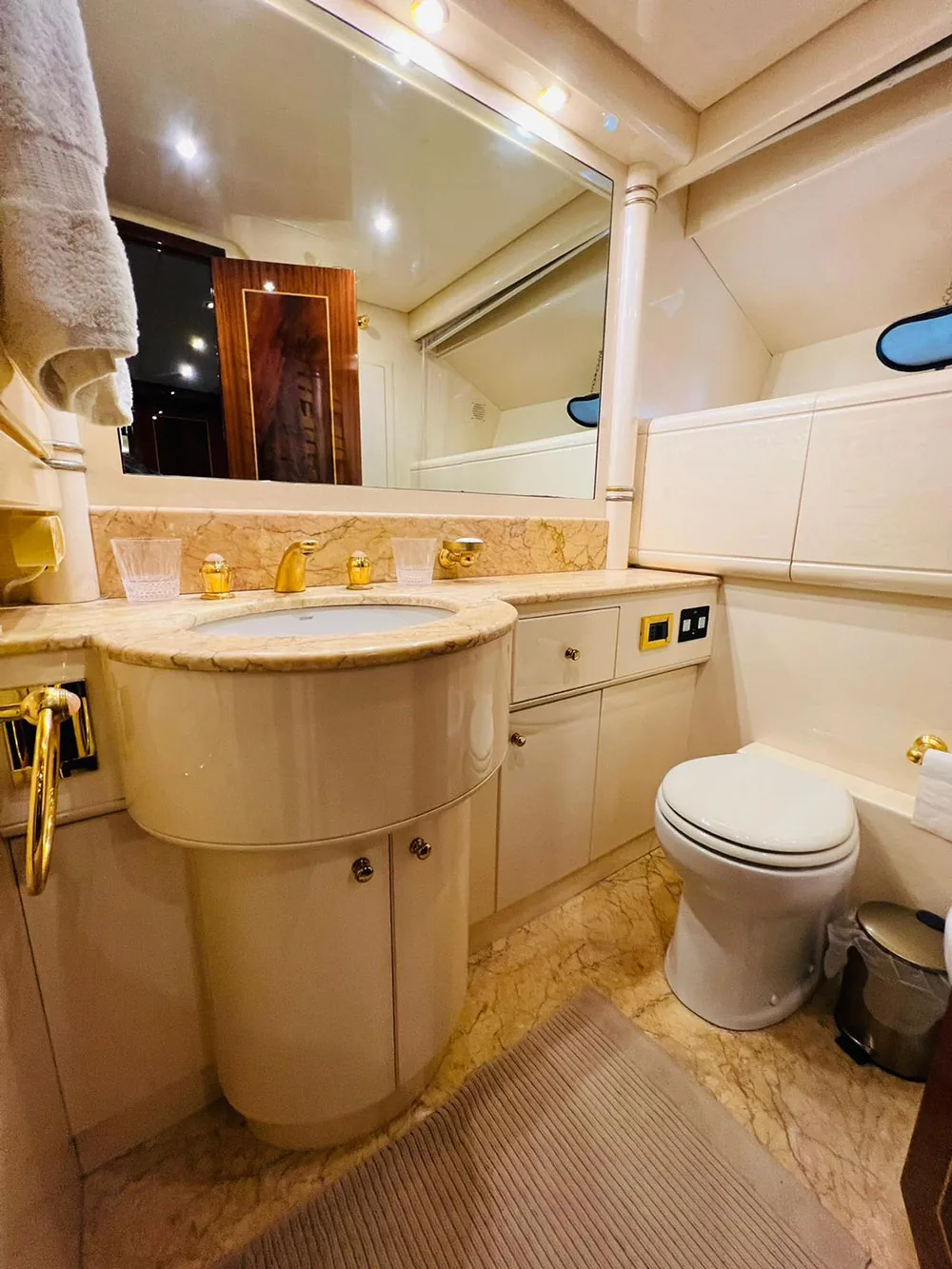 HELIOS - photo 21 location yacht Saint-Tropez