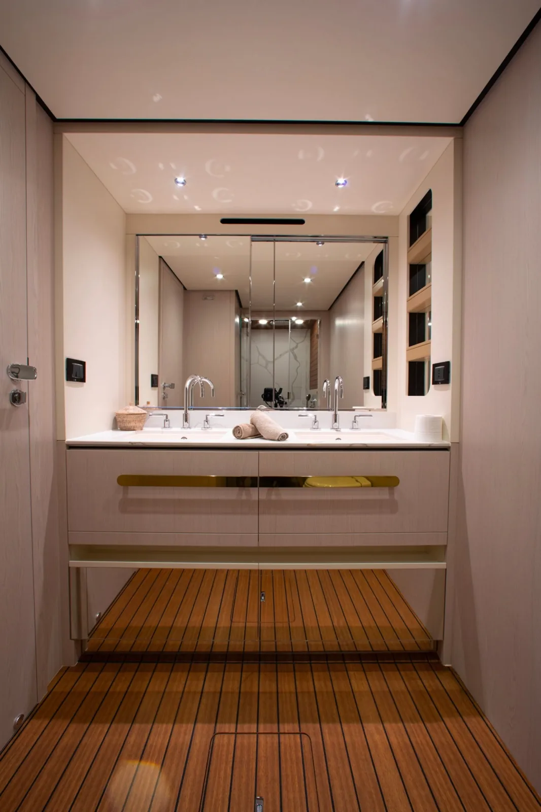 IMAGINE - photo 18 location yacht Saint-Tropez