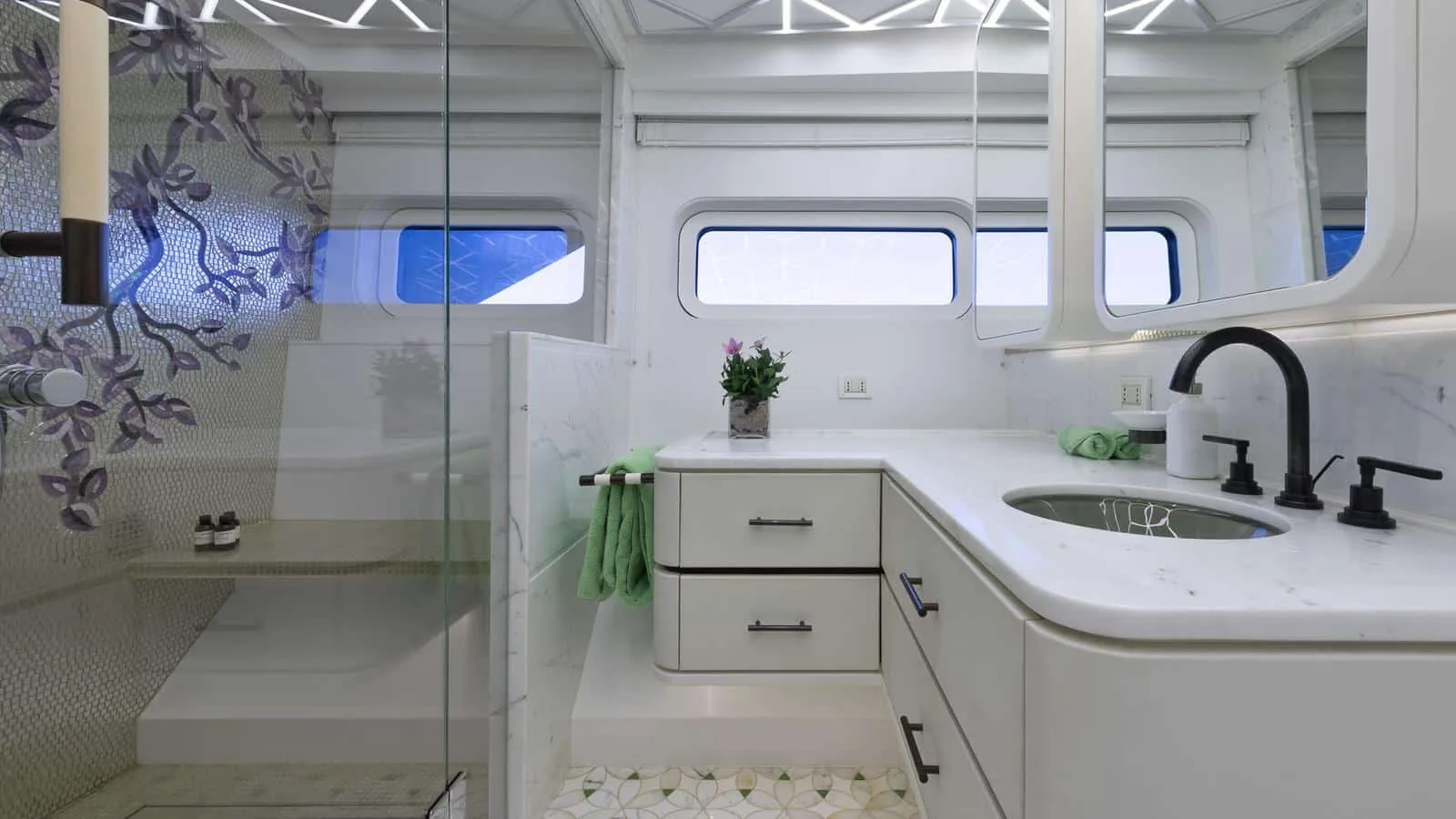 KHALILAH - photo 22 location yacht Saint-Tropez