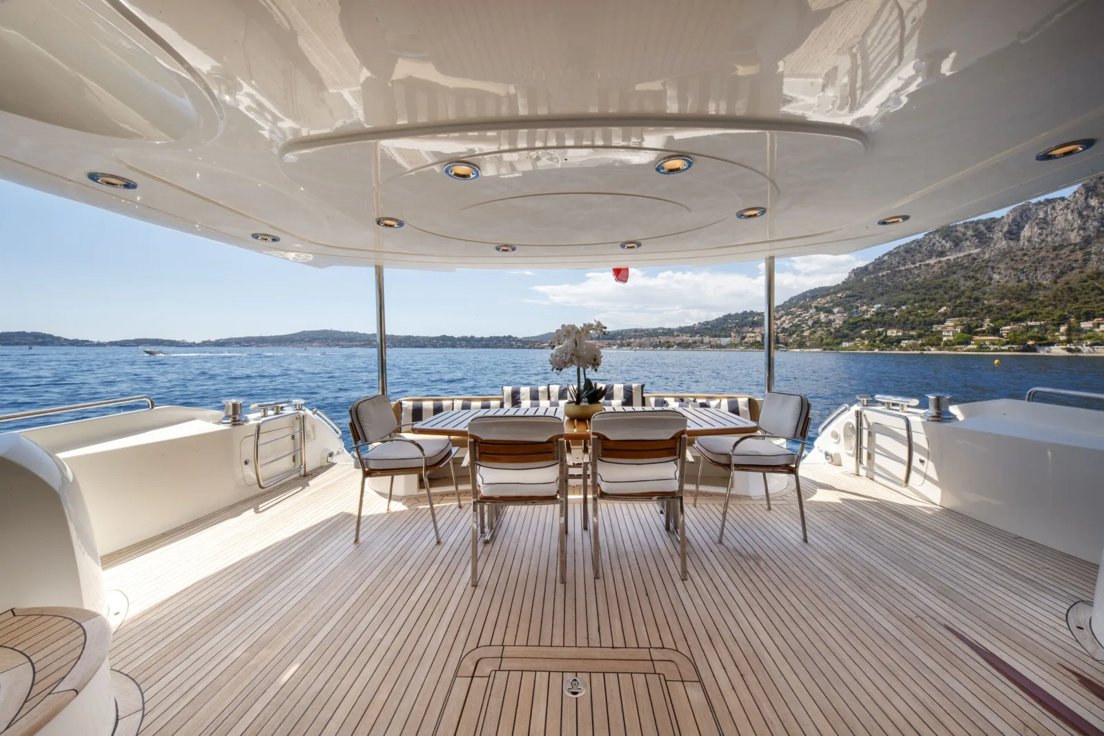 LADY YOUSRA - photo 13 location yacht Saint-Tropez