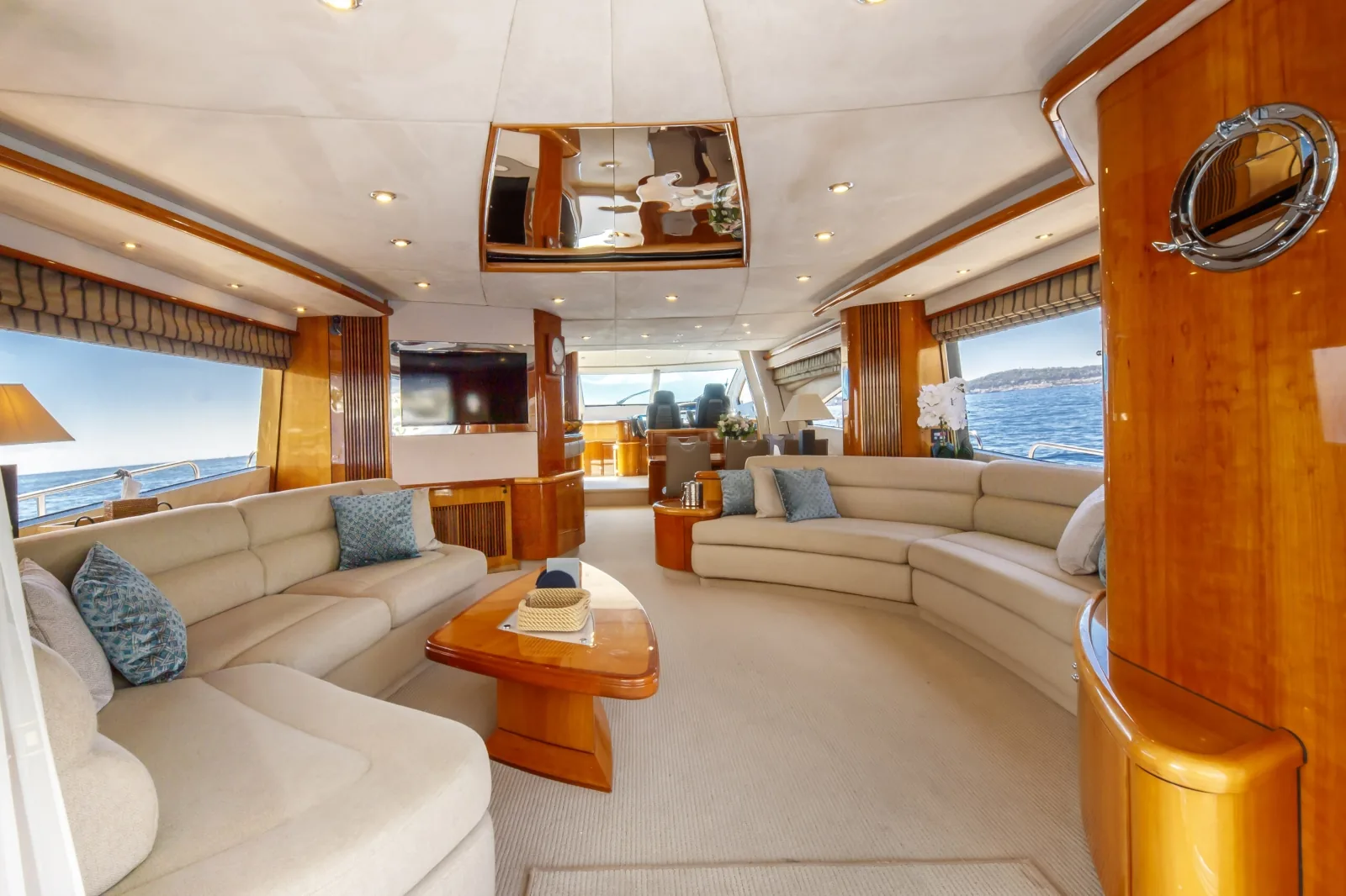 LADY YOUSRA - photo 15 location yacht Saint-Tropez