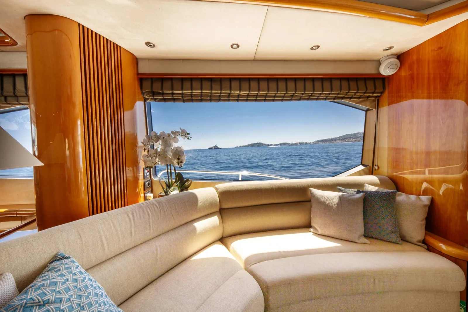 LADY YOUSRA - photo 16 location yacht Saint-Tropez