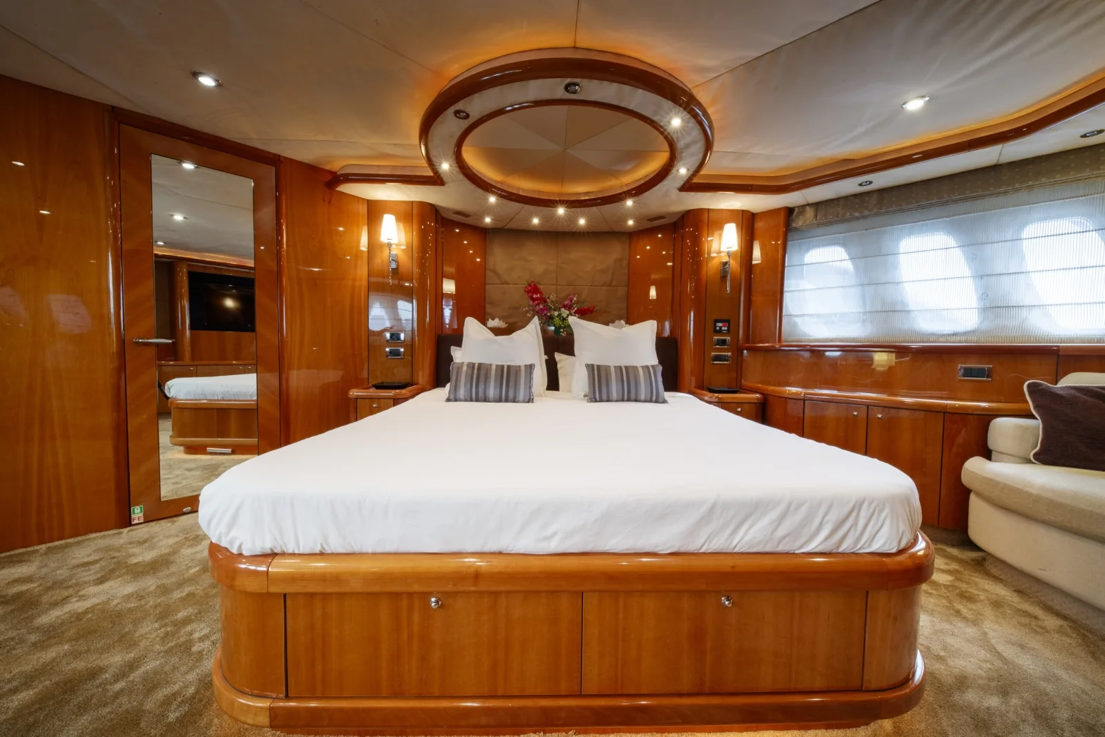 LADY YOUSRA - photo 22 location yacht Saint-Tropez