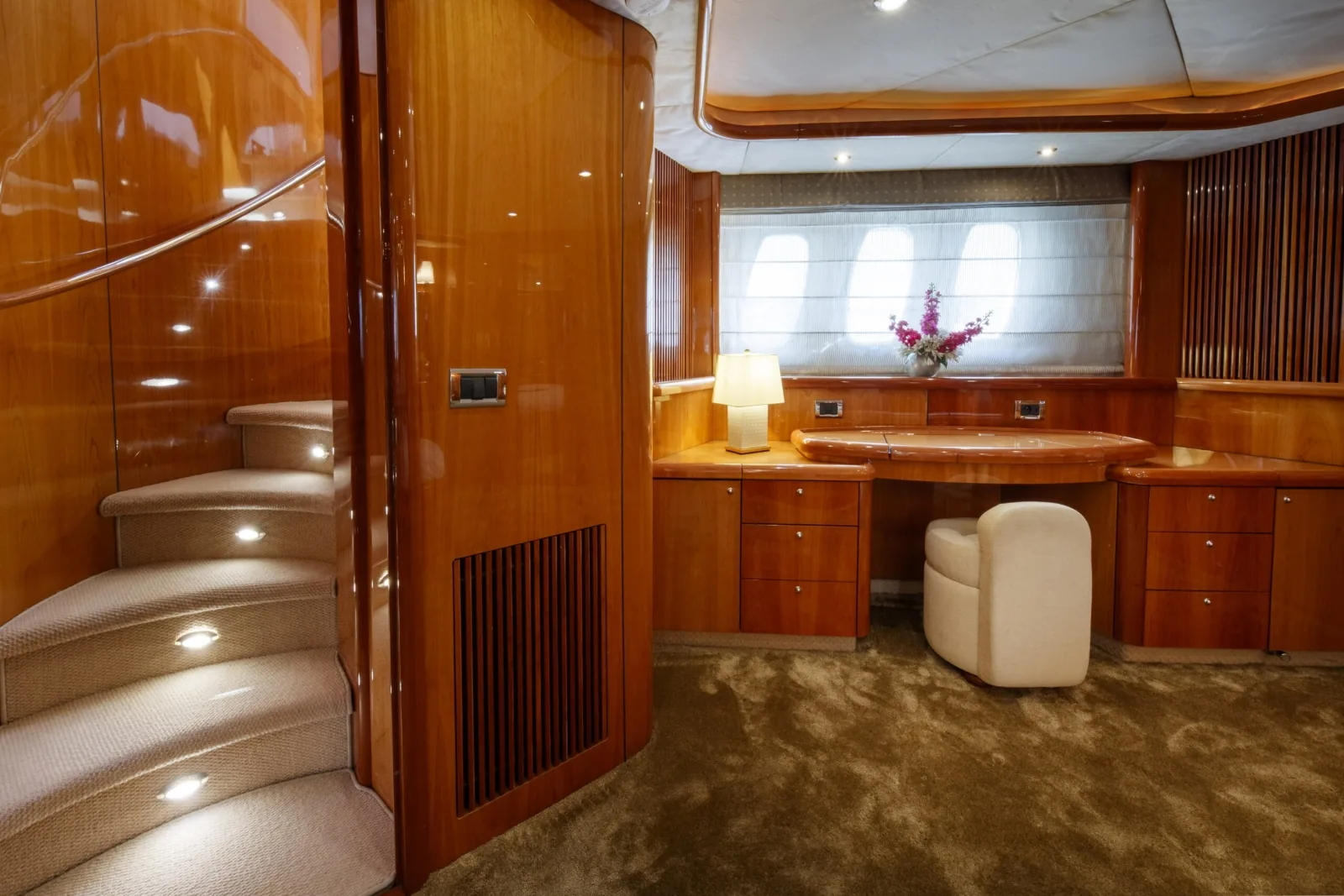 LADY YOUSRA - photo 26 location yacht Saint-Tropez