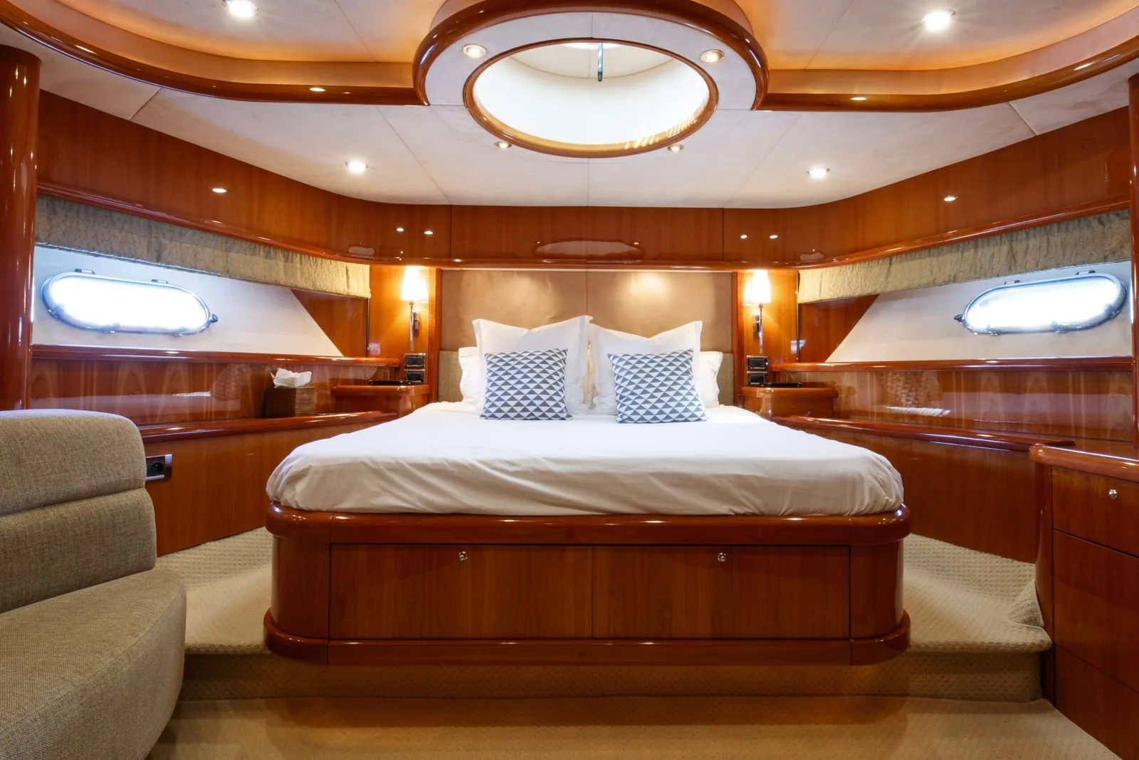 LADY YOUSRA - photo 27 location yacht Saint-Tropez