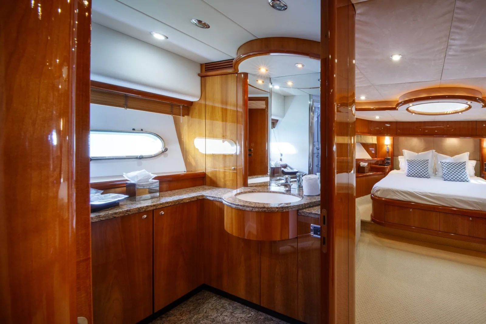 LADY YOUSRA - photo 31 location yacht Saint-Tropez
