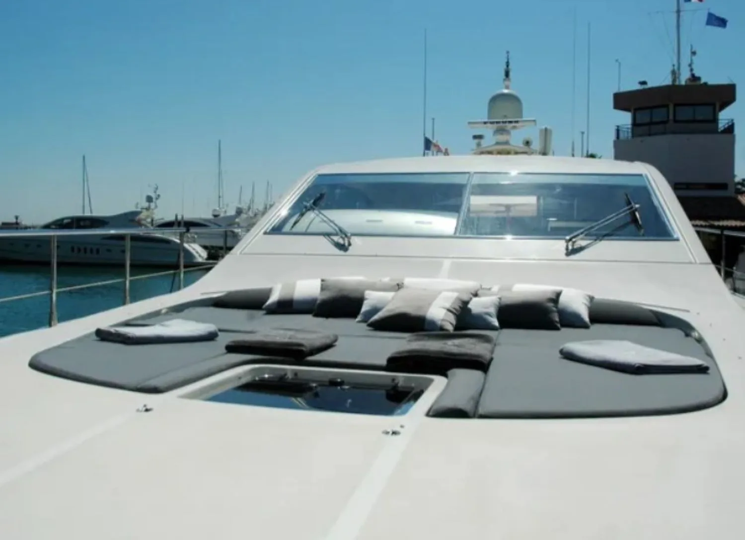 LEOPARD 24 - photo 8 location yacht Saint-Tropez