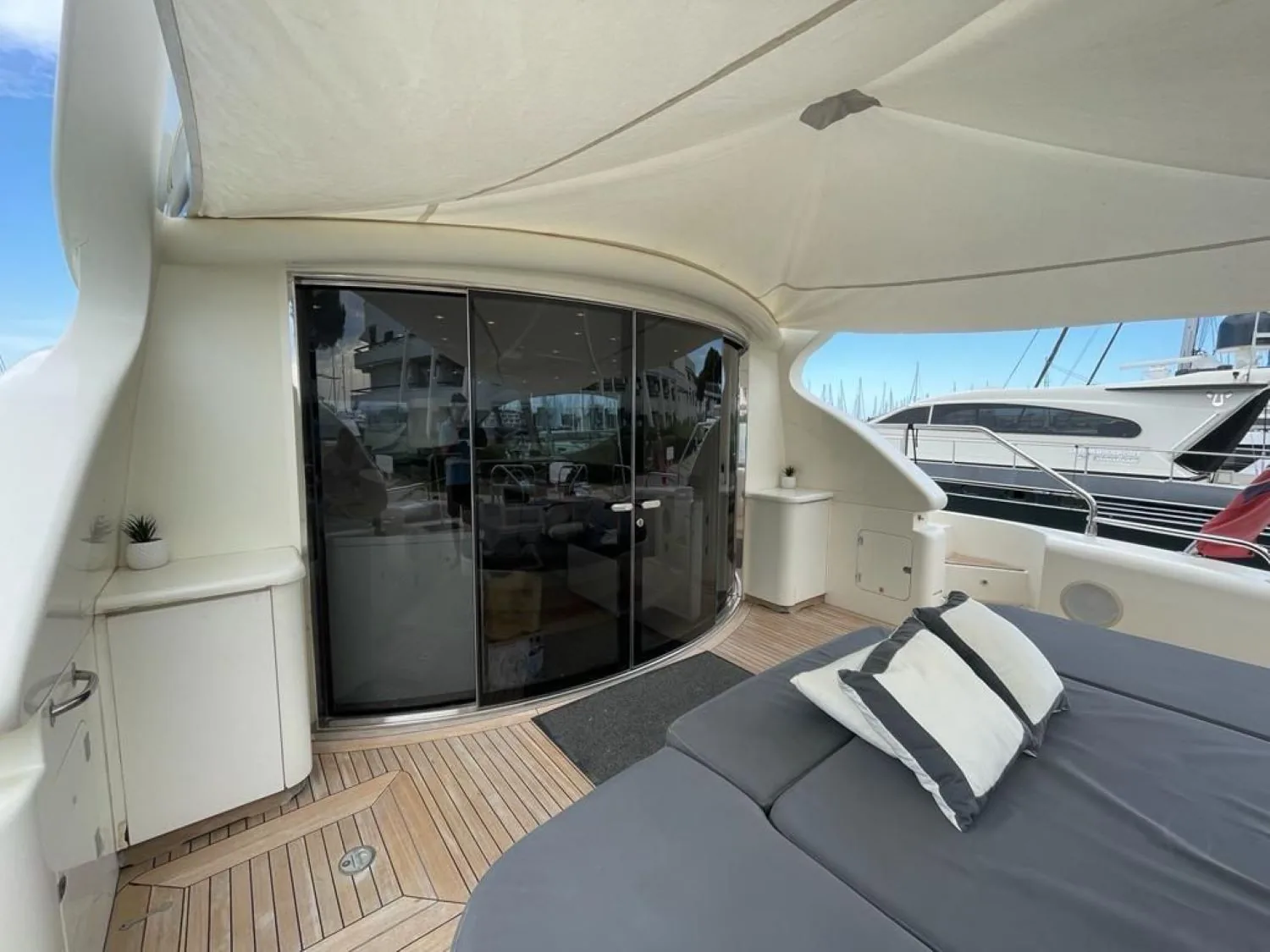 LEOPARD 24 - photo 11 location yacht Saint-Tropez
