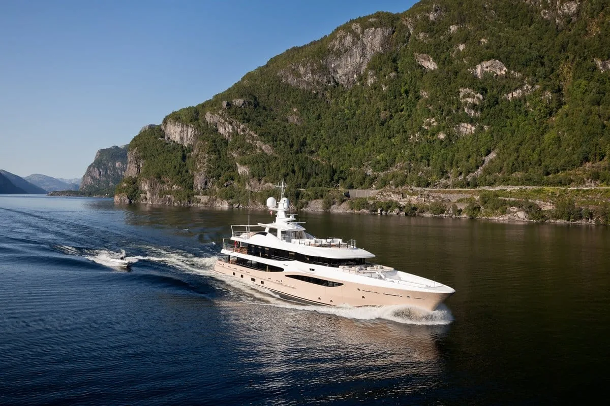 LILI - photo 2 location yacht Saint-Tropez