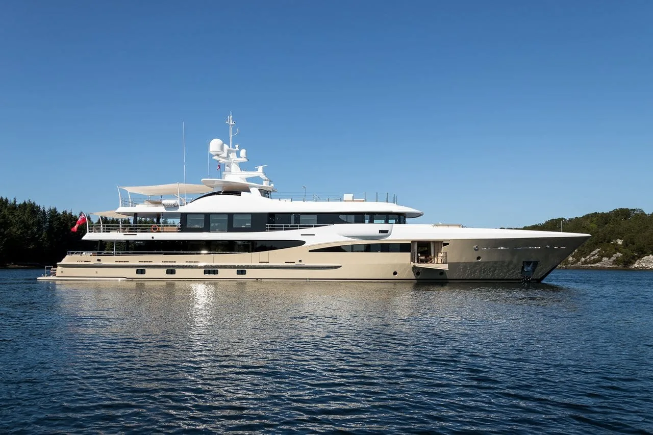 LILI - photo 4 location yacht Saint-Tropez