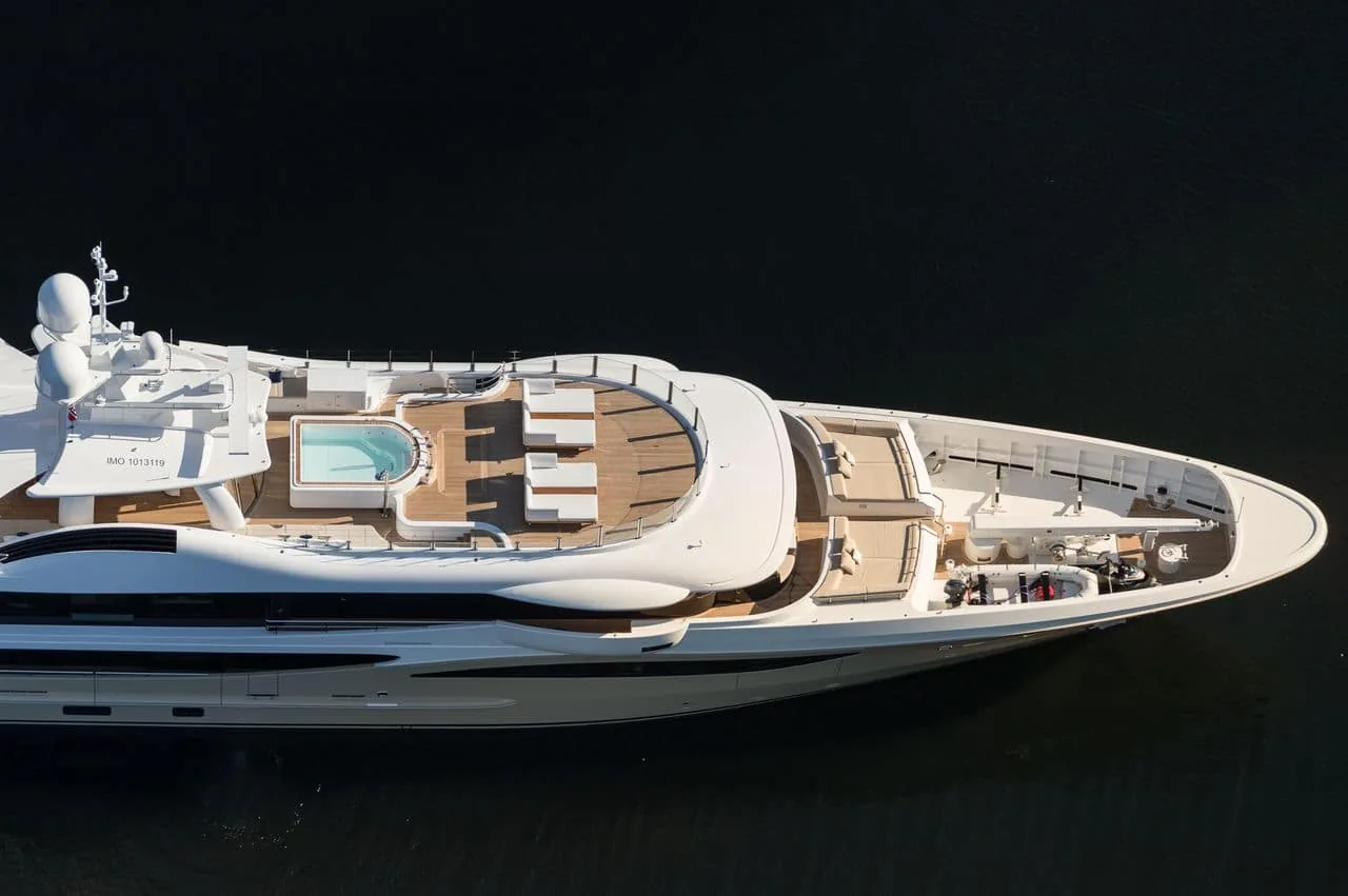 LILI - photo 5 location yacht Saint-Tropez