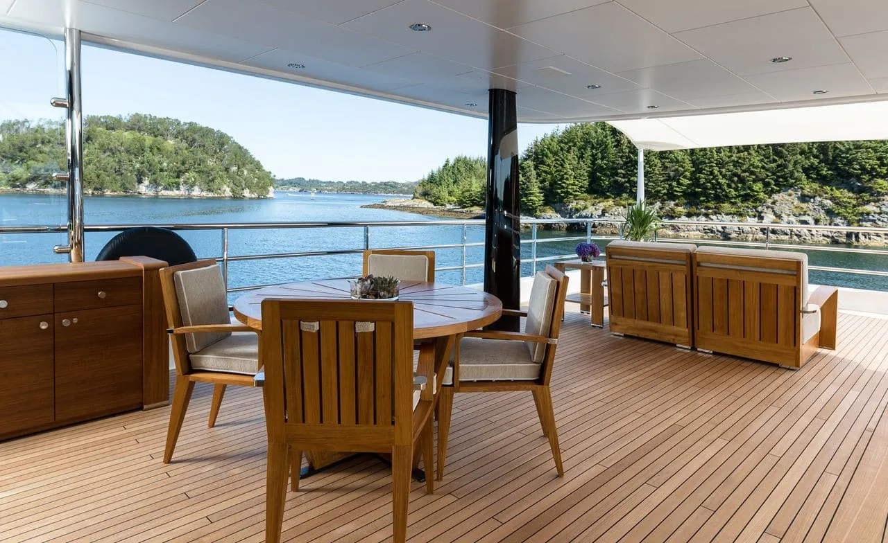 LILI - photo 12 location yacht Saint-Tropez