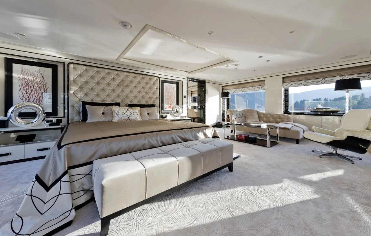 LILI - photo 16 location yacht Saint-Tropez