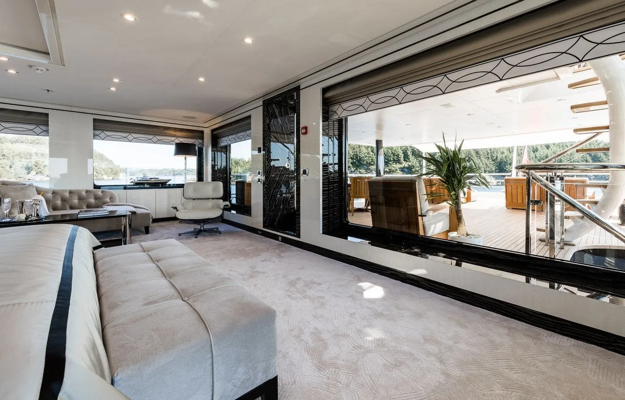 LILI - photo 17 location yacht Saint-Tropez