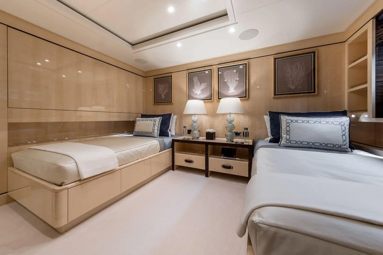 LILI - photo 22 location yacht Saint-Tropez