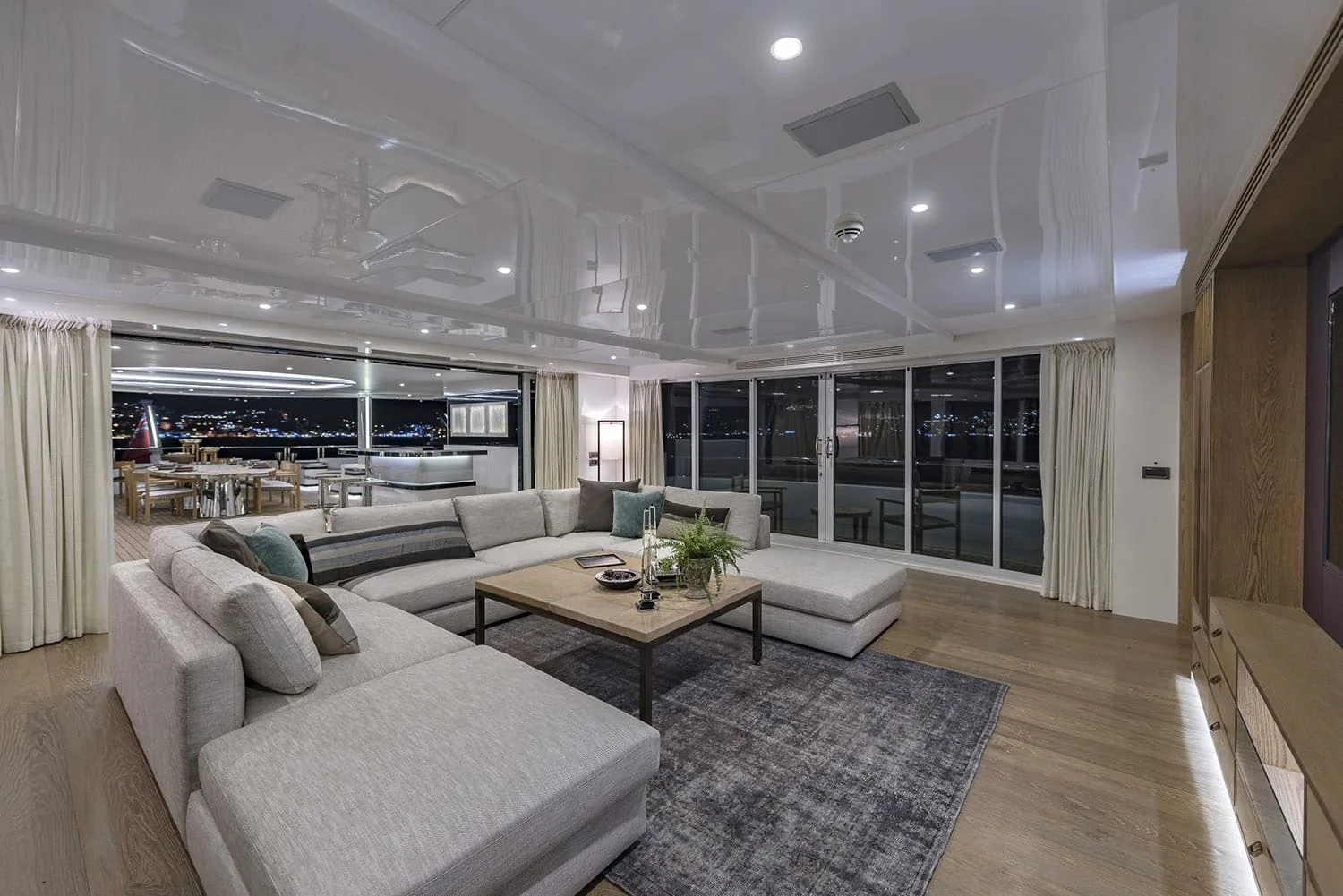LIQUID SKY - photo 12 location yacht Saint-Tropez
