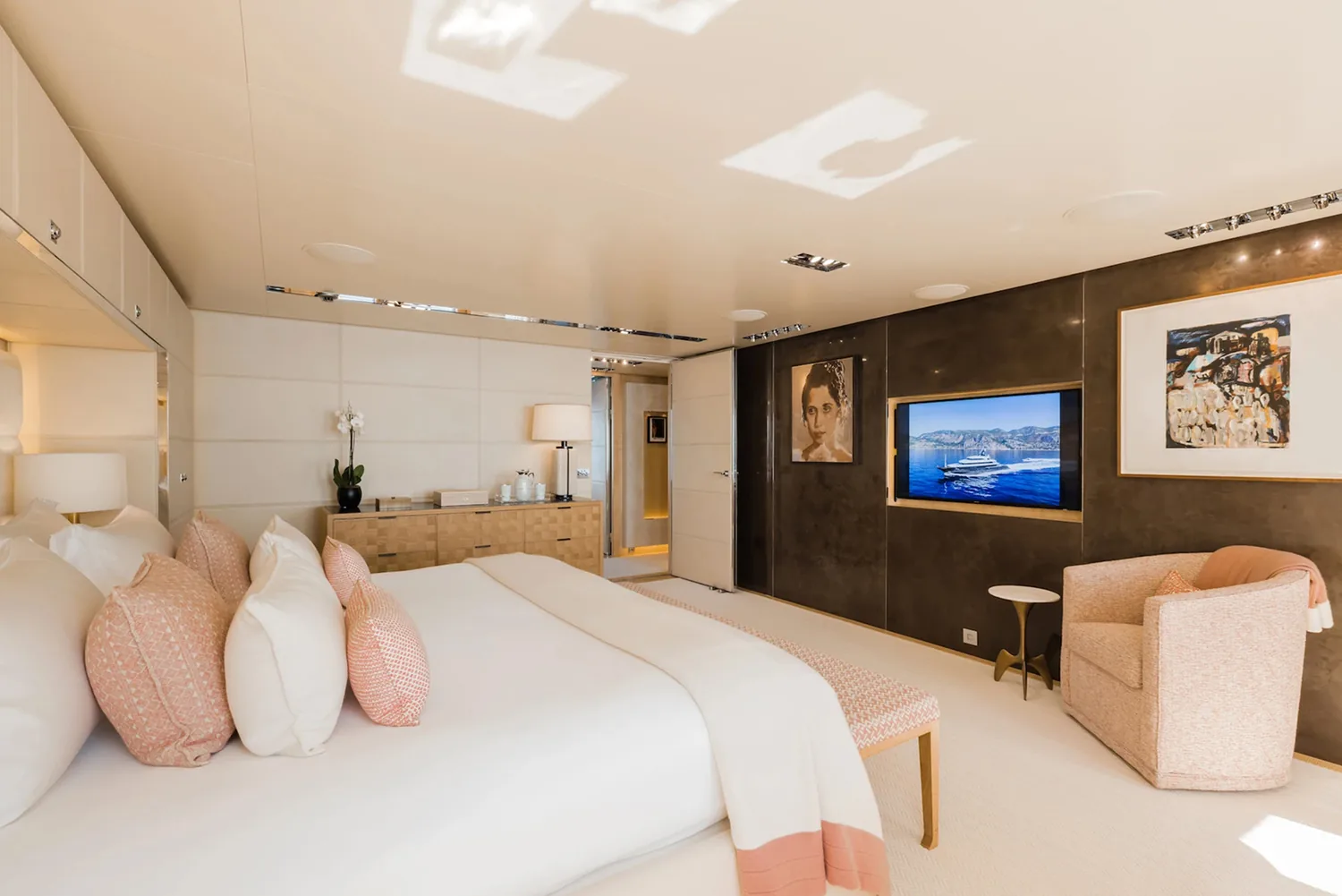 LOON - photo 33 location yacht Saint-Tropez