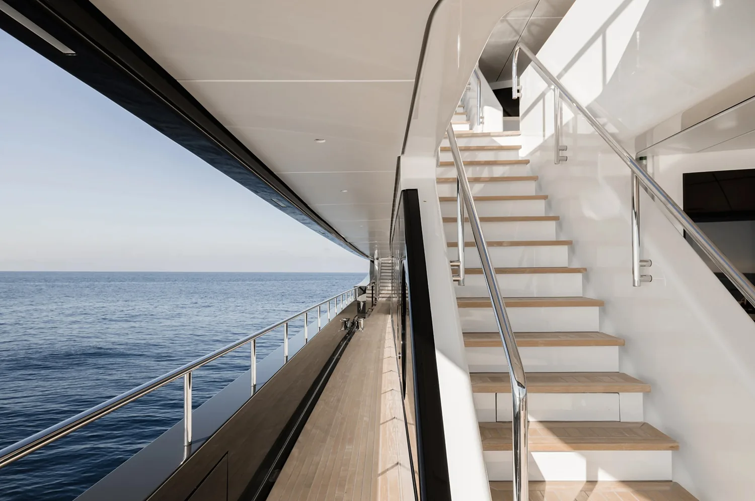 LOON - photo 40 location yacht Saint-Tropez