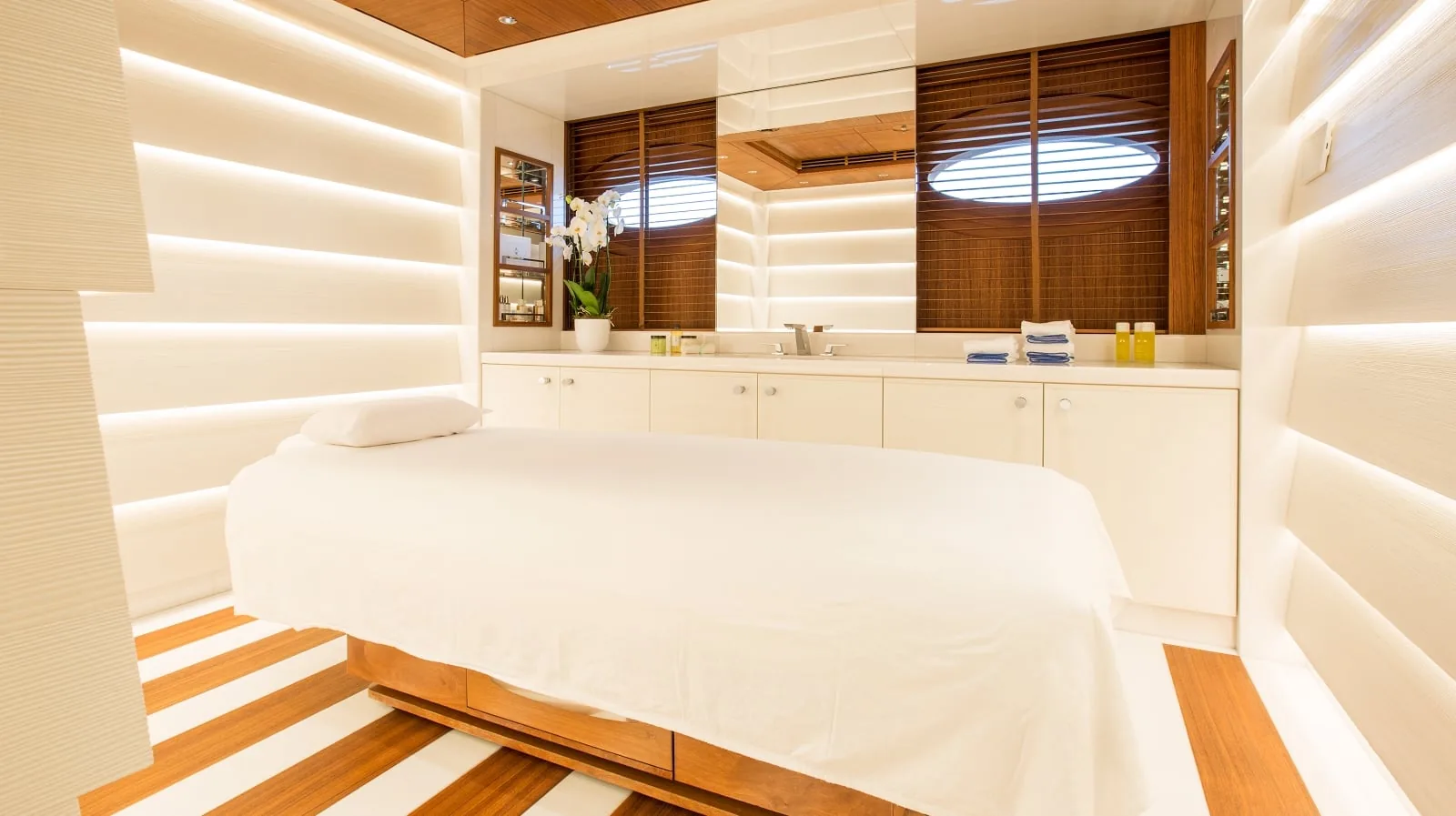 MADSUMMER - photo 25 location yacht Saint-Tropez