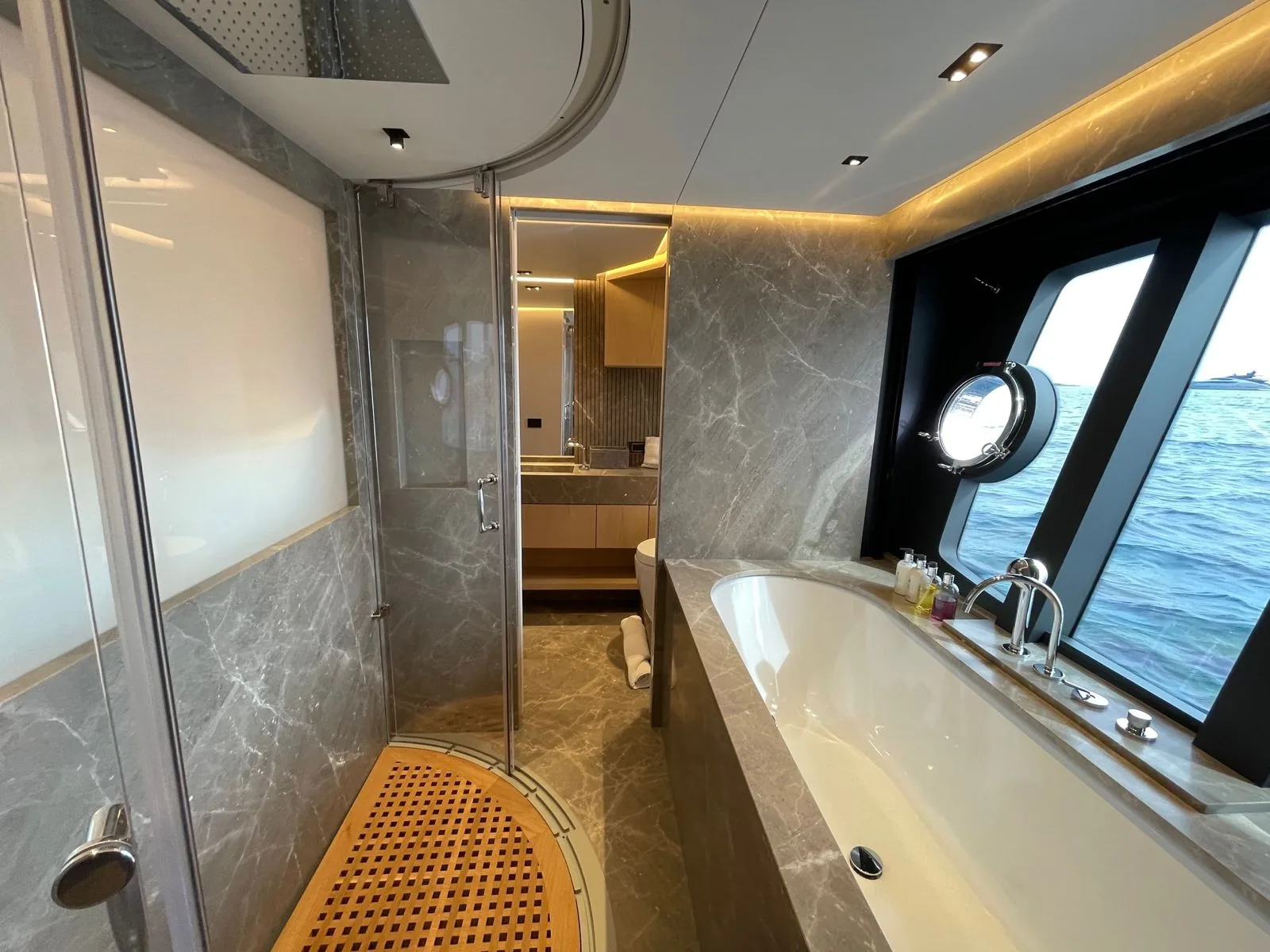 MAXI BEER - photo 12 location yacht Saint-Tropez