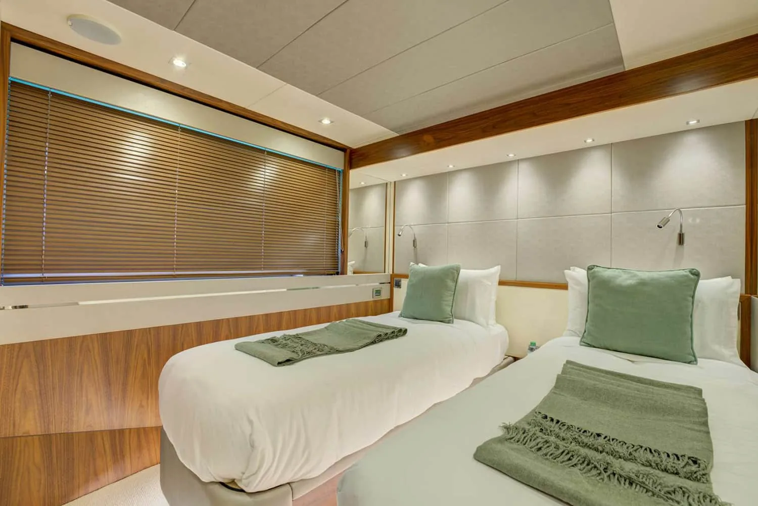 MIKEL ANGELO - photo 10 location yacht Saint-Tropez