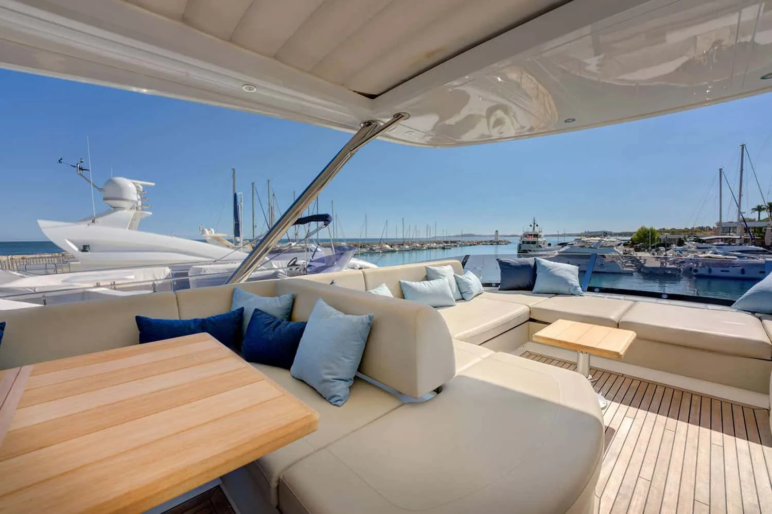 MIKEL ANGELO - photo 11 location yacht Saint-Tropez