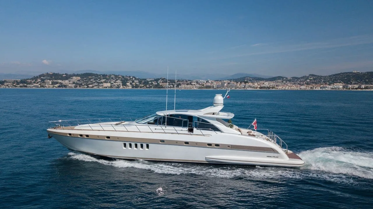 MR M - photo 2 location yacht Saint-Tropez