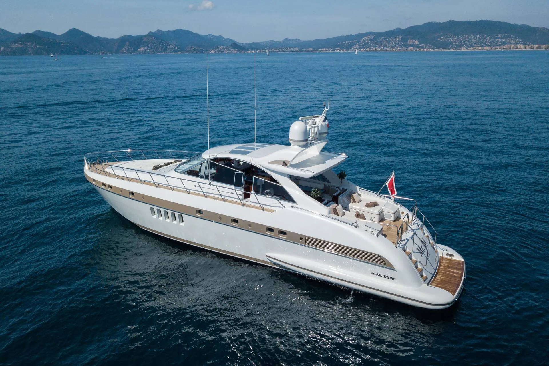 MR M - photo 3 location yacht Saint-Tropez