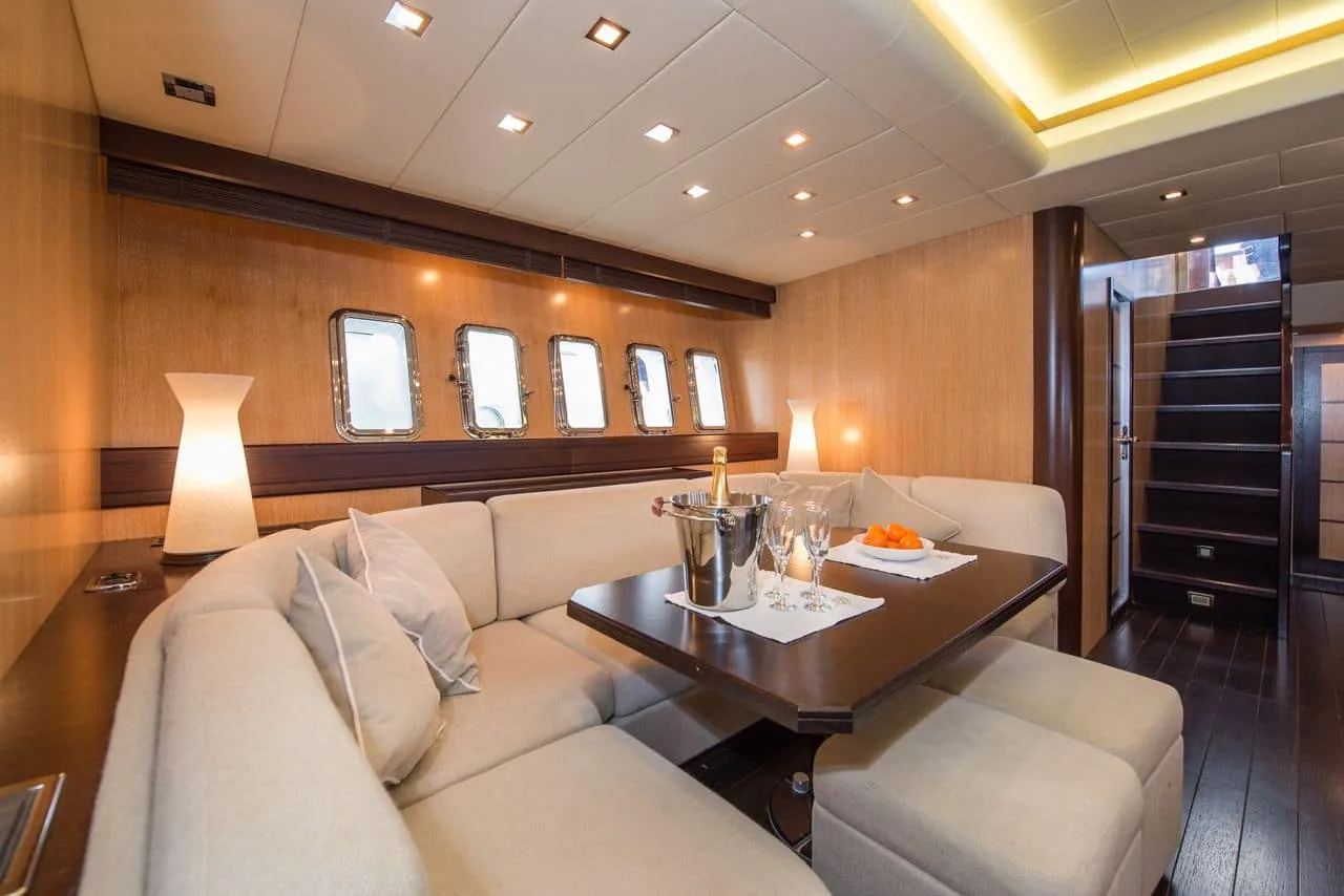 MR M - photo 13 location yacht Saint-Tropez