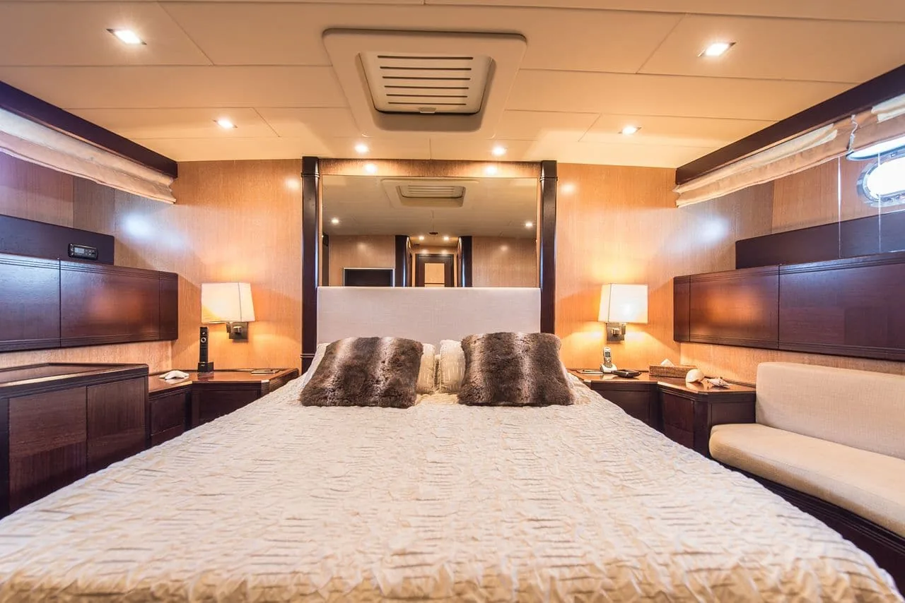 MR M - photo 15 location yacht Saint-Tropez