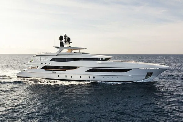 MR T - location yacht Saint-Tropez
