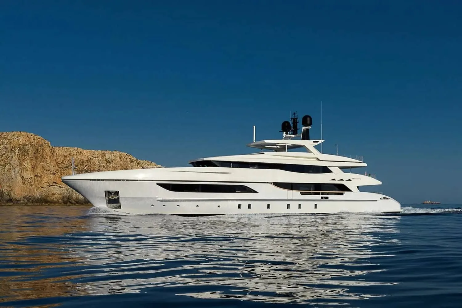 MR T - photo 4 location yacht Saint-Tropez