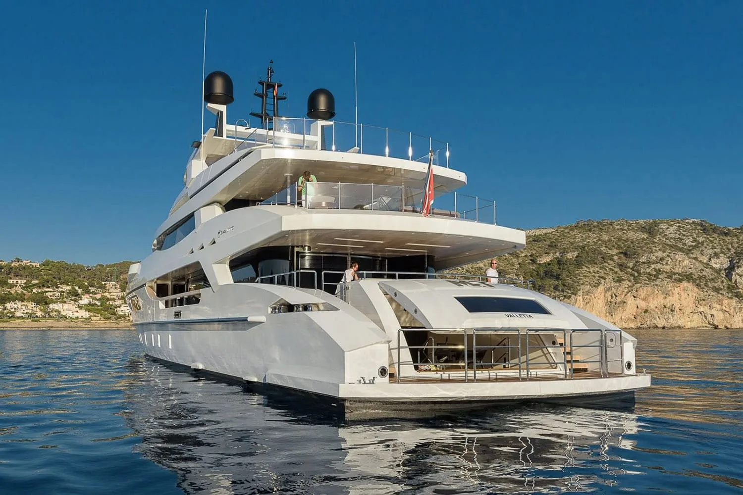 MR T - photo 5 location yacht Saint-Tropez