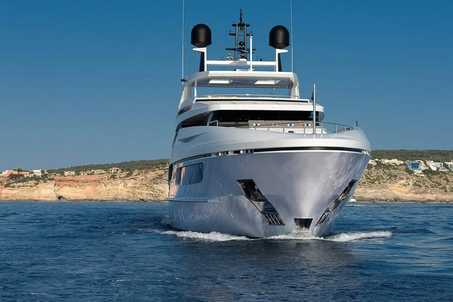 MR T - photo 6 location yacht Saint-Tropez