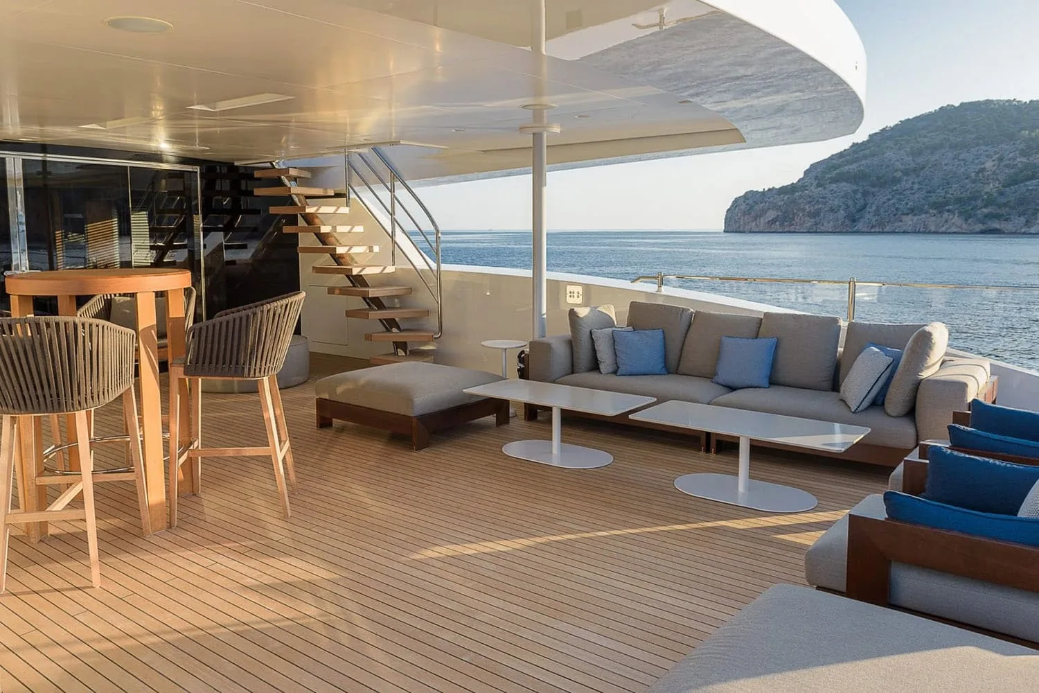 MR T - photo 12 location yacht Saint-Tropez