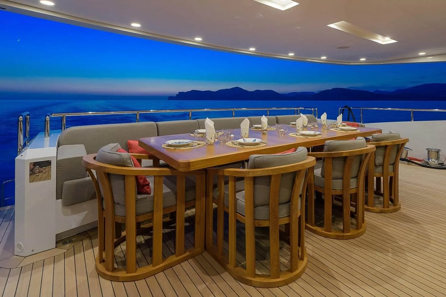 MR T - photo 15 location yacht Saint-Tropez