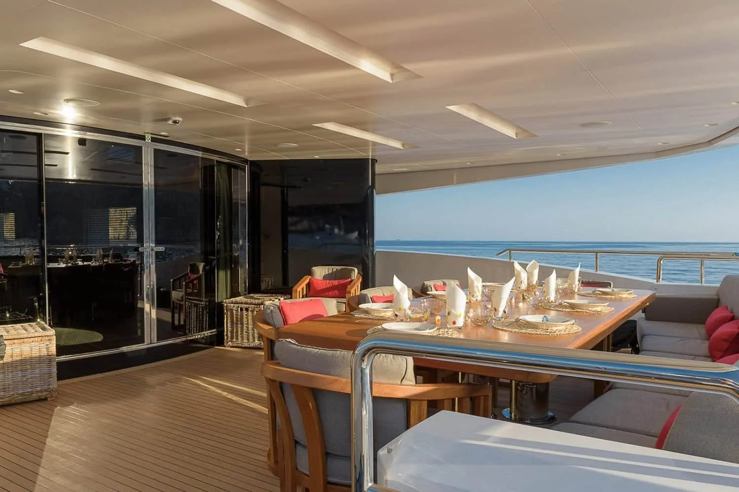 MR T - photo 16 location yacht Saint-Tropez