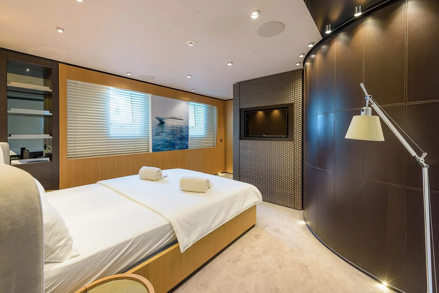 MR T - photo 28 location yacht Saint-Tropez