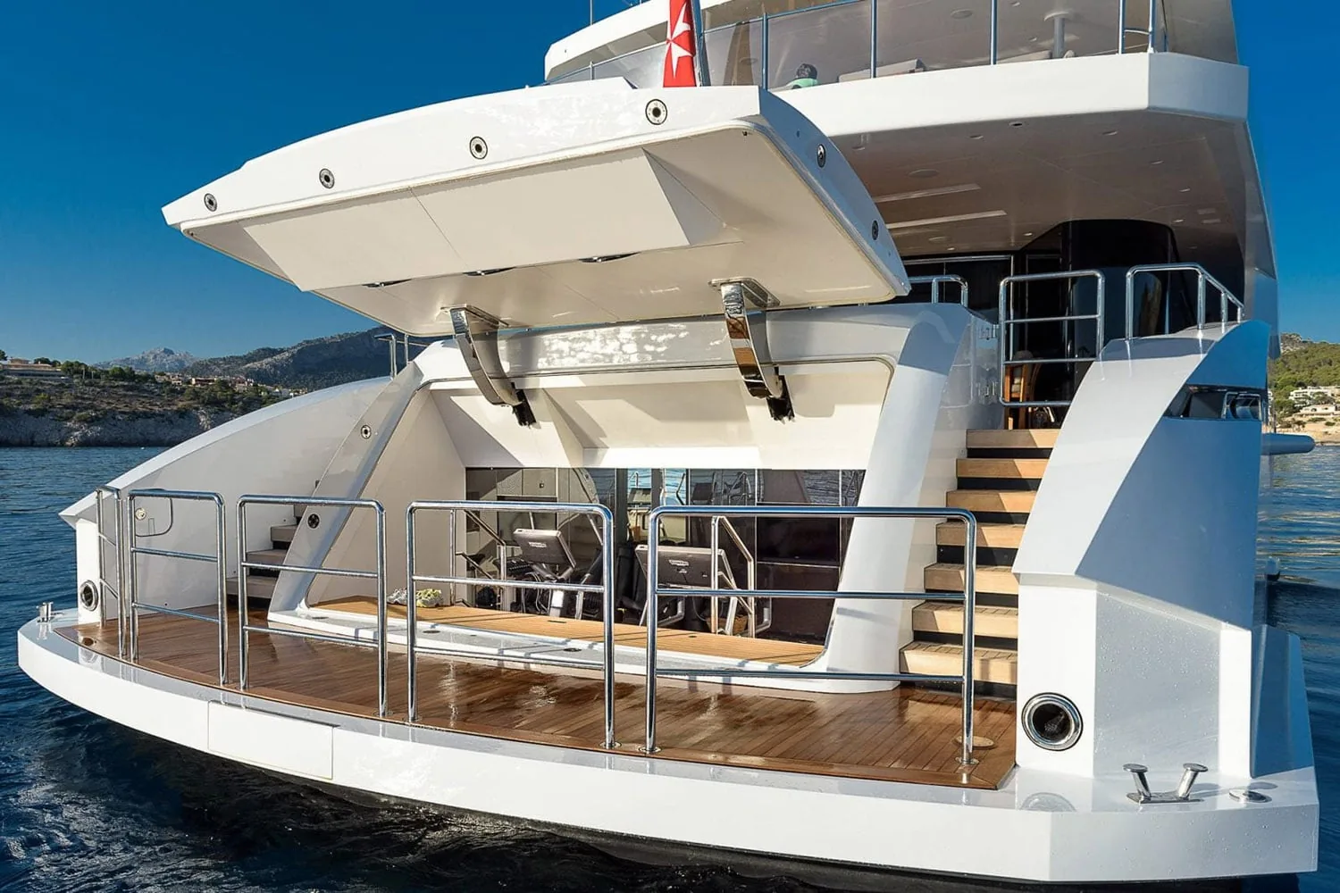 MR T - photo 33 location yacht Saint-Tropez