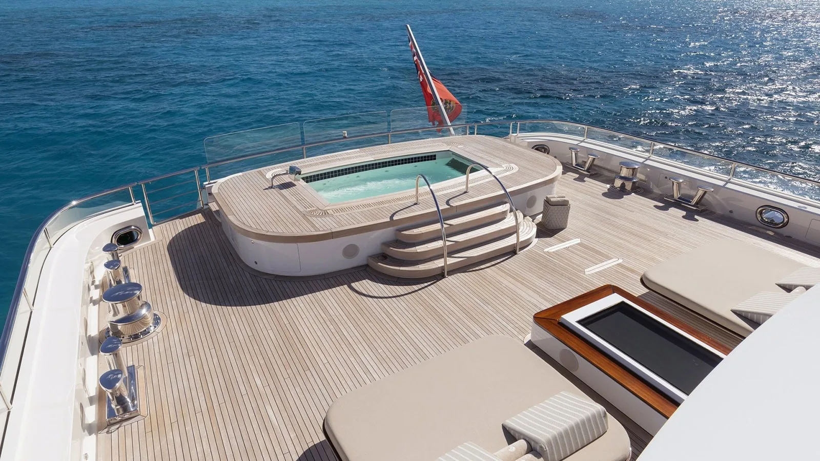 NAUTILUS - photo 2 location yacht Saint-Tropez