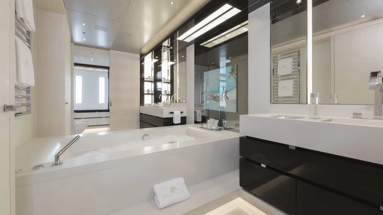 NAUTILUS - photo 31 location yacht Saint-Tropez