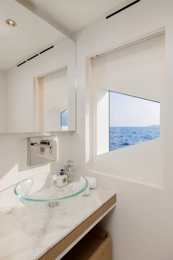 OLIVIA - photo 26 location yacht Saint-Tropez