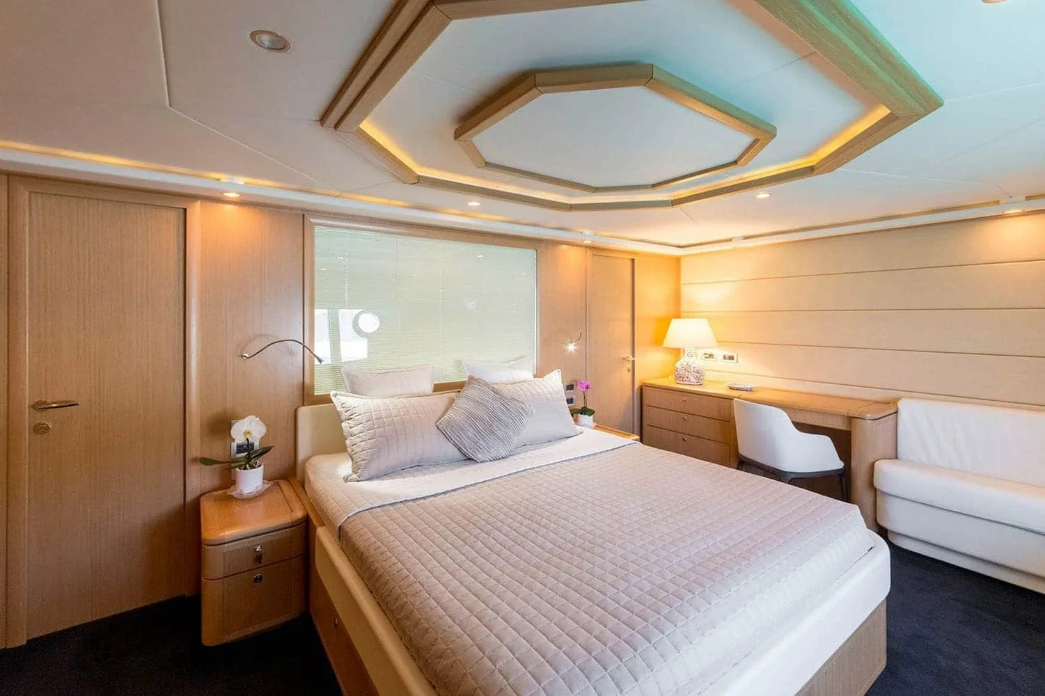PORTHOS - photo 29 location yacht Saint-Tropez