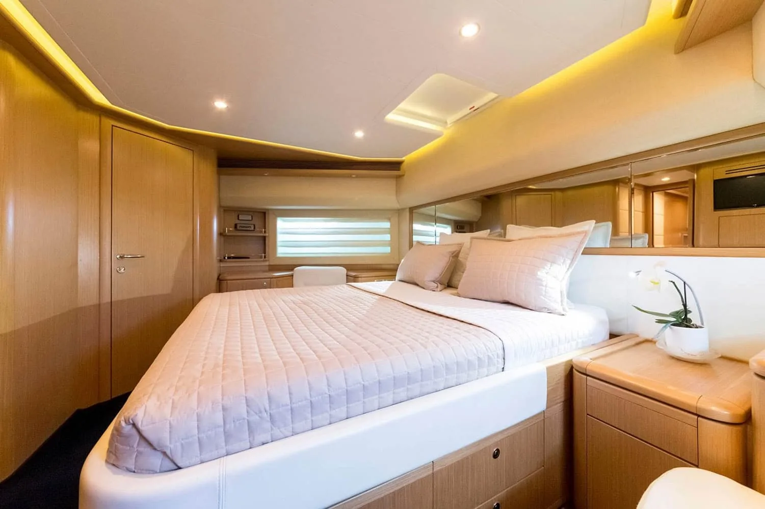 PORTHOS - photo 33 location yacht Saint-Tropez
