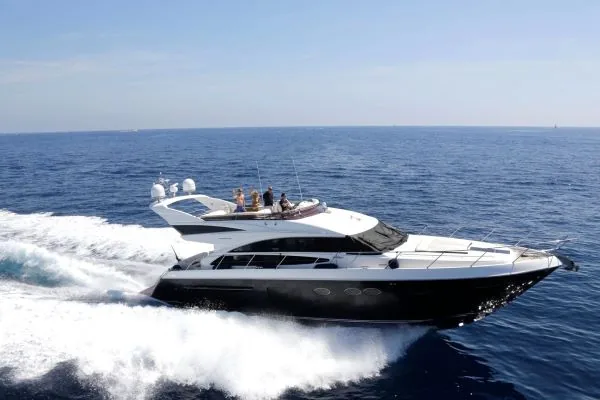 PRINCESS V64 - location yacht Saint-Tropez