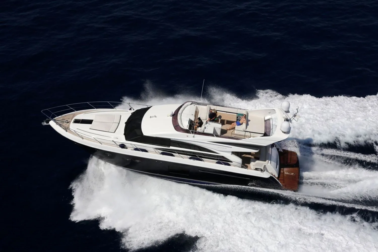 PRINCESS V64 - photo 4 location yacht Saint-Tropez